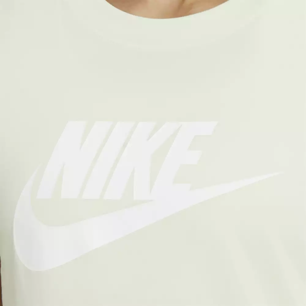 Camiseta Training Nike Sportswear Essential - Verde-Blanco