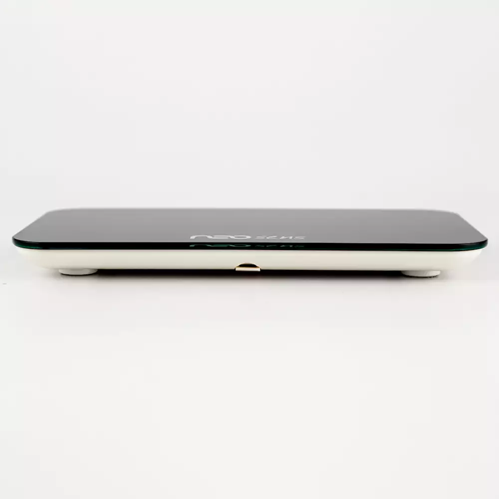 Masajeador Neo Sens Muscular Percutor Gun + Bascula Neo Sens Digit