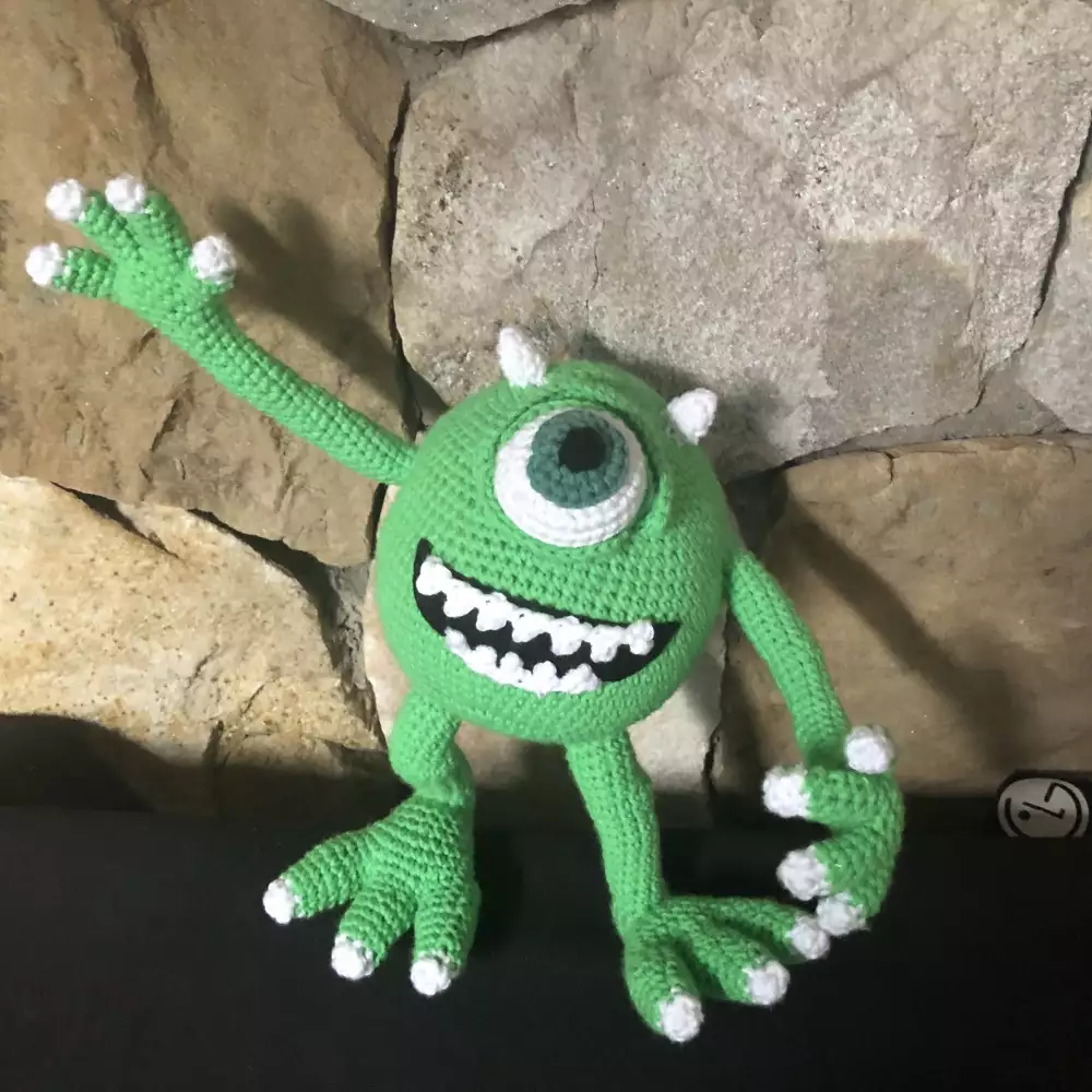 Amigurumi Mike W - La Plaza Morada