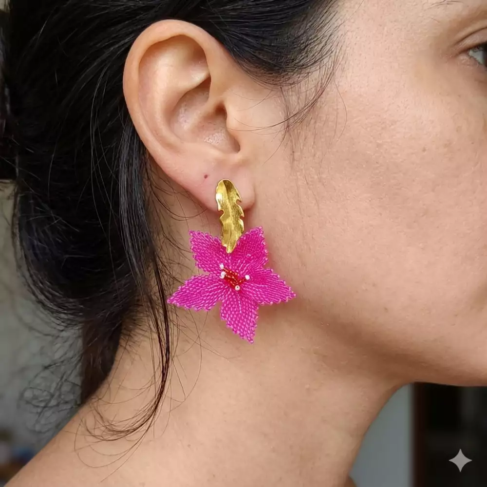 Aretes bugambilias fucsia tejidos a mano con oro