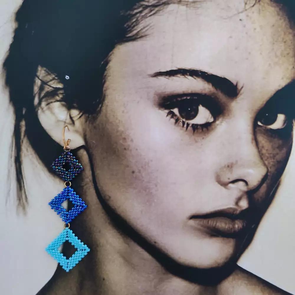 Aretes escala celeste tejidos a mano con miyuki