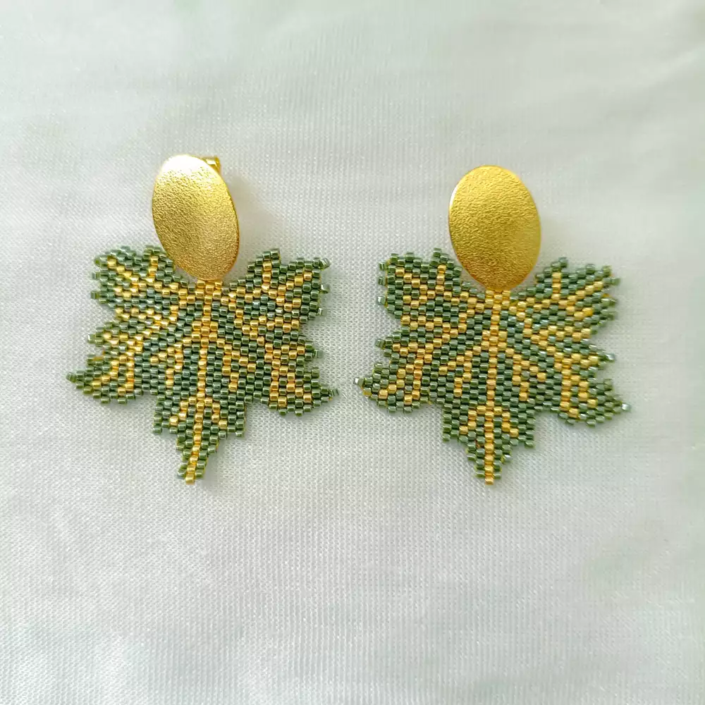 Aretes hojas otoño verde musgo y dorado chapado en oro
