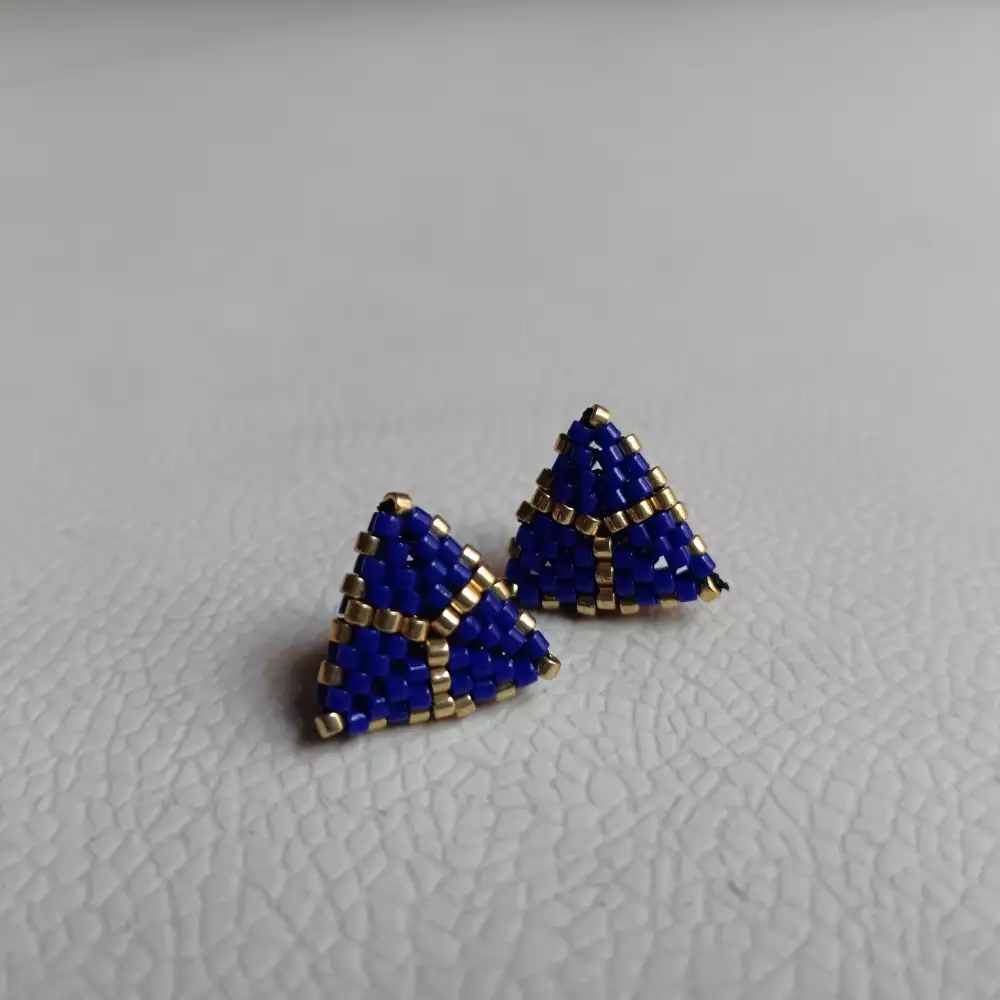 Aretes triangulares miyuki azul y dorado