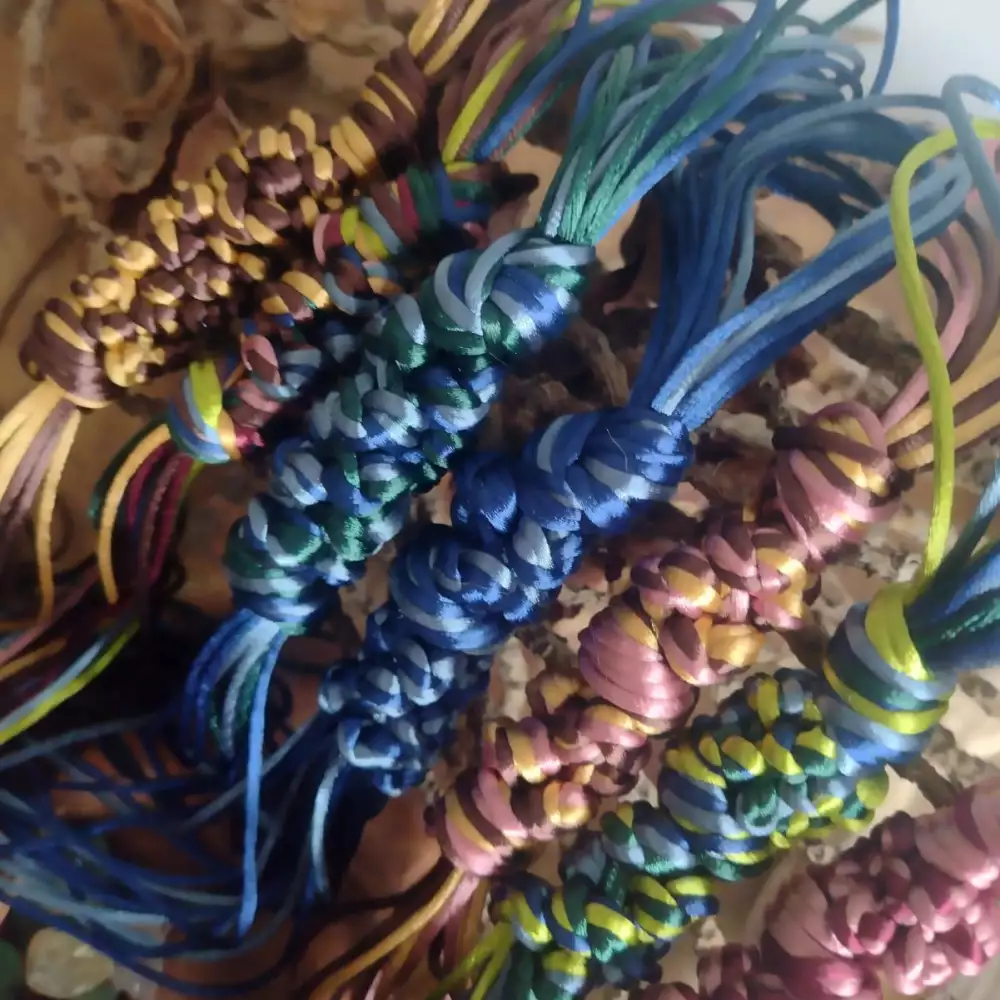 Bendición del hogar colores mezclados con medallas religiosas