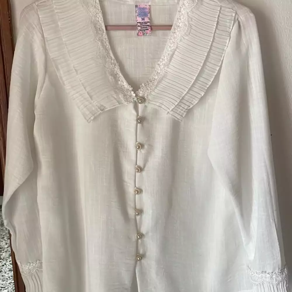 Blusa hermosa con encaje español