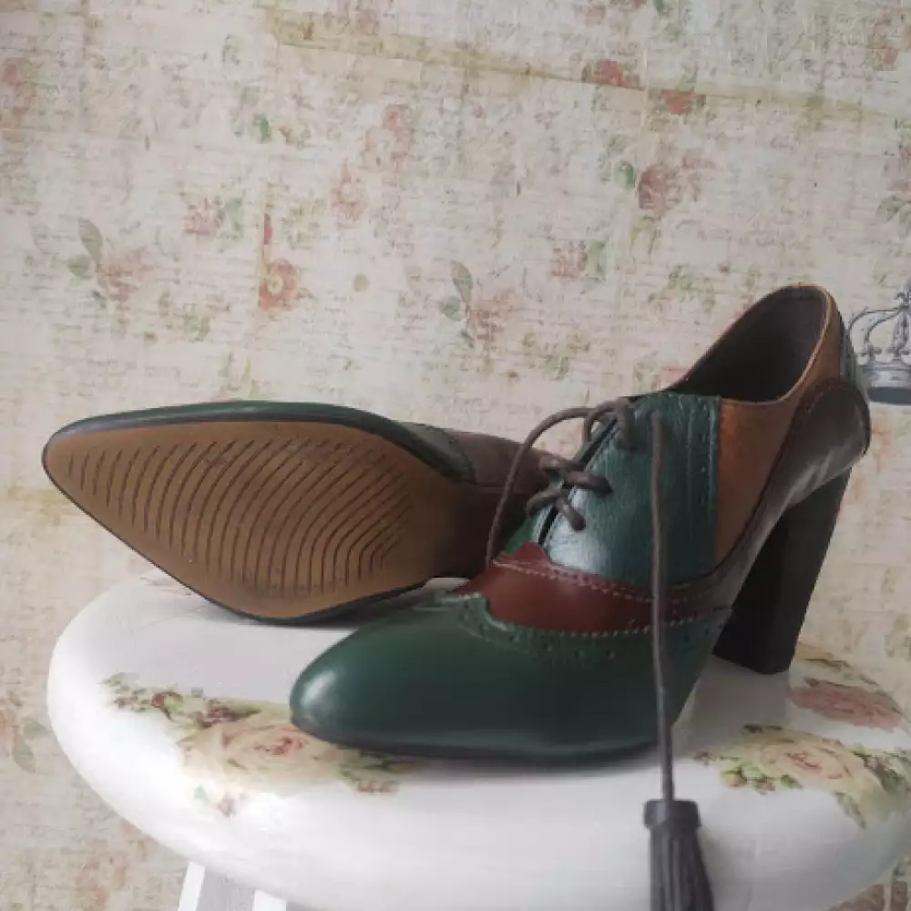 Botines vintage en cuero verde y miel talla 35