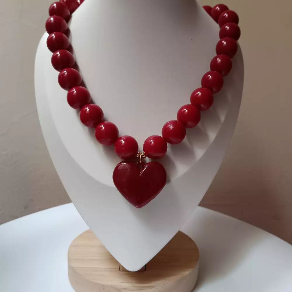 Collar chunky vinotinto dije corazon Anartia accesorios