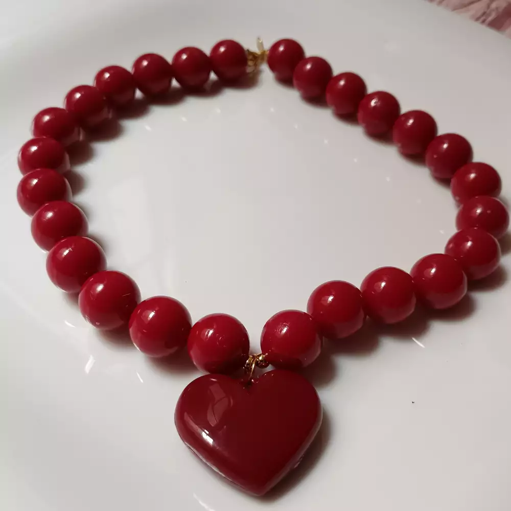 Collar chunky vinotinto dije corazon Anartia accesorios
