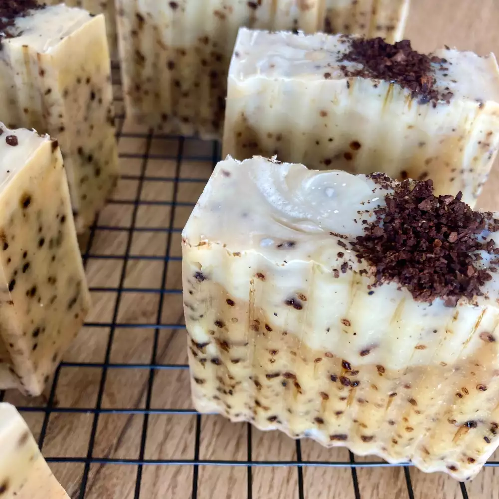 Jabón artesanal de café - Exfoliante y neutralizador de olores
