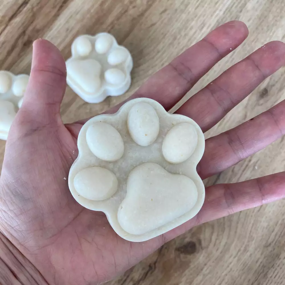 Jabón artesanal perros de avena y aceite de coco 90 gr