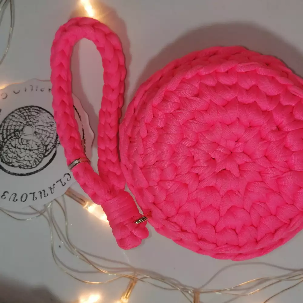 Monedero/ mini bolso de mano Redondo fucsia en Crochet – Trapillo Reciclado | claulov3