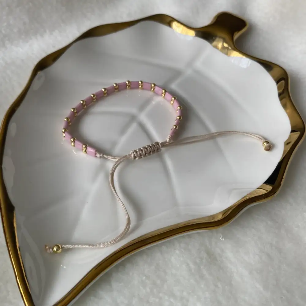 Pulsera Ajustable en Tilas Miyuki y Balines de Rodio – Rosa Pastel y Dorado