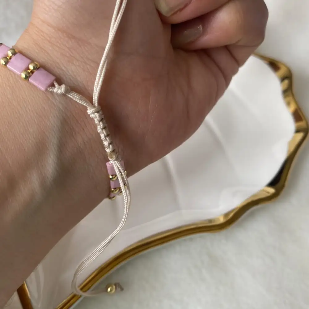 Pulsera Ajustable en Tilas Miyuki y Balines de Rodio – Rosa Pastel y Dorado