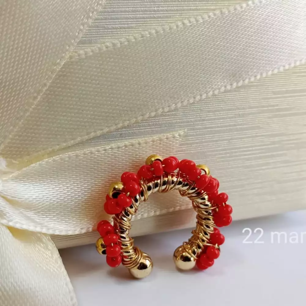 Set de Earcuff en mostacilla checa rojo y rosa, chapado en rodio