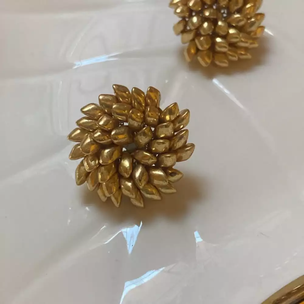 Topos golden bloom magatama Anartia accesorios tejido artesanal