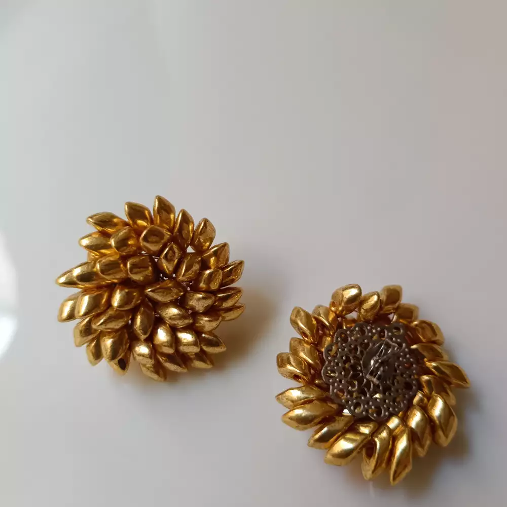 Topos golden bloom magatama Anartia accesorios tejido artesanal