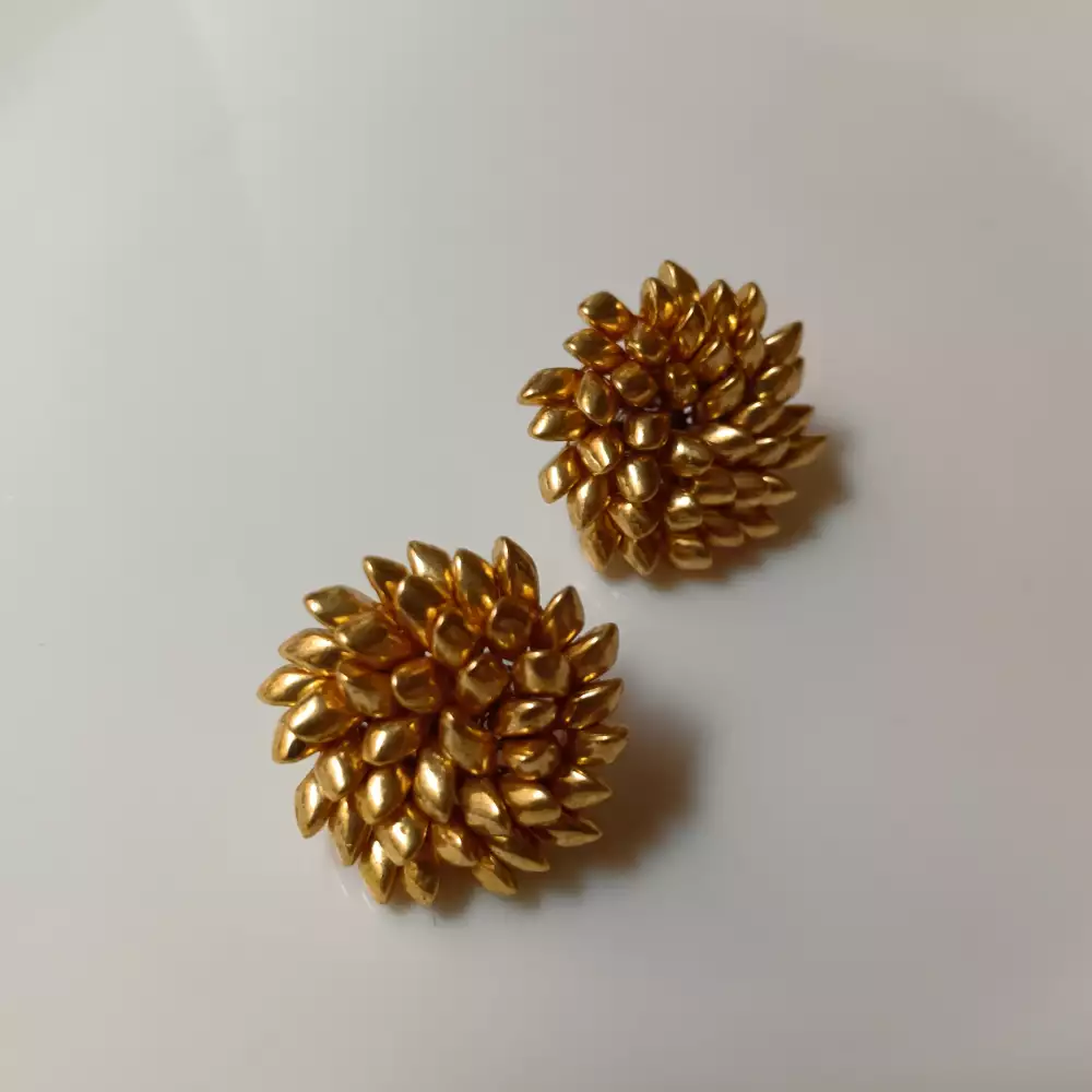 Topos golden bloom magatama Anartia accesorios tejido artesanal