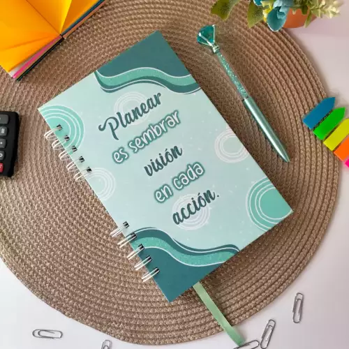Agenda personalizada para mujer con hojas pastel