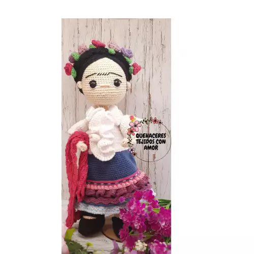 Amigurumi Frida Kahlo con flores y vestido mexicano