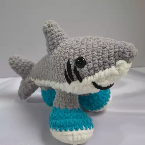 Amigurumi tiburón Tralala tejido a mano artesanal