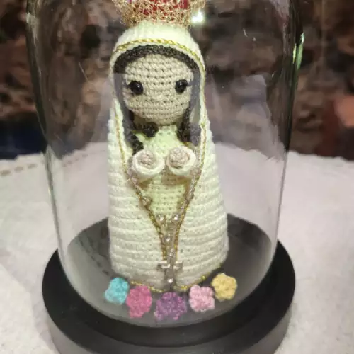 Amigurumi Virgen en domo algodón mercerizado 14 cm