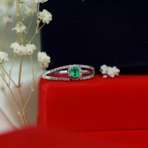 Anillo con Esmeralda certificada  Ohana