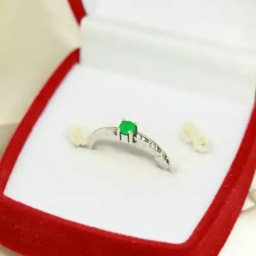 Anillo con Esmeralda certificada Adara