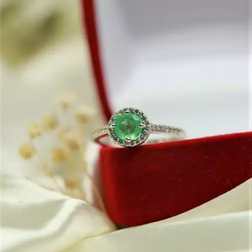 Anillo con Esmeralda certificada Aurora