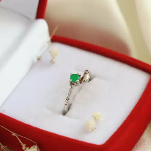 Anillo con Esmeralda certificada Elora