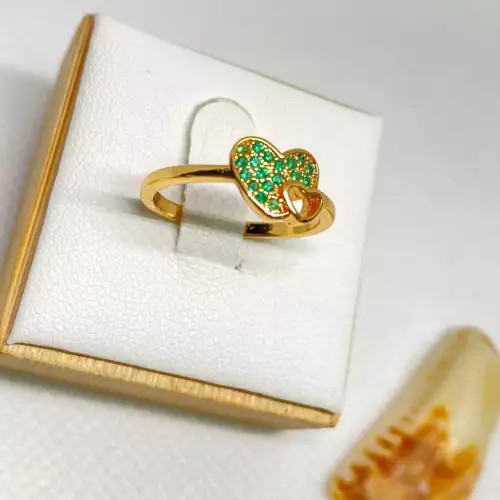Anillo covergold corazón dividido circones verdes
