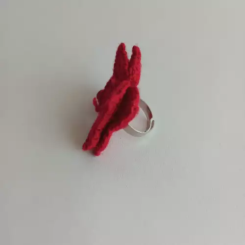 Anillo Mariposa tejido a crochet color rojo