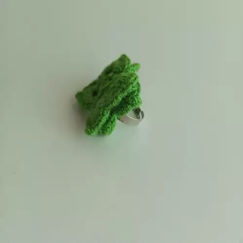 Anillo Mariposa tejido a crochet color verde
