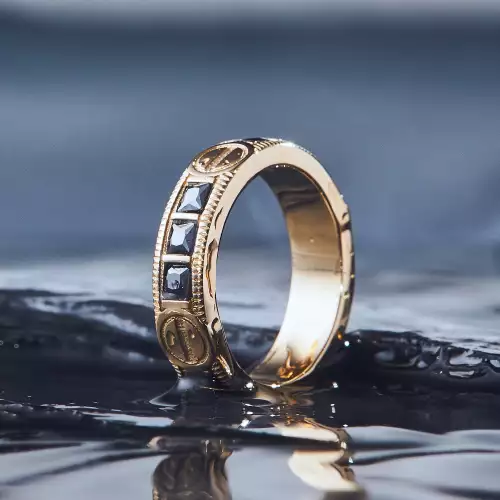 Anillo Olimpus gemas negras oro laminado 5mm