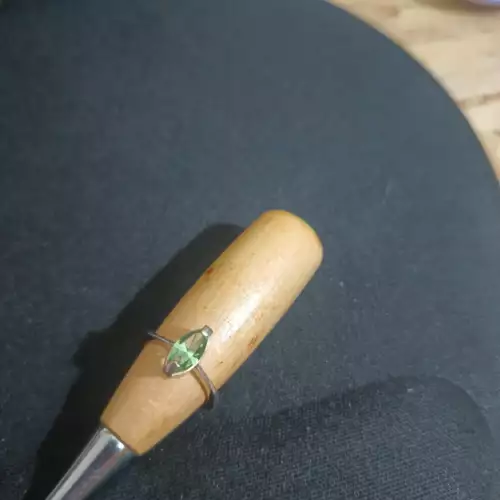Anillo plata ley cristales Swarovski lágrima verde talla 6
