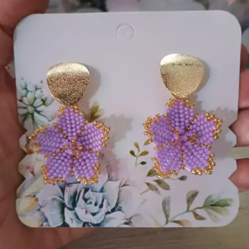 ARETE FLOR EN MOSTACILLA