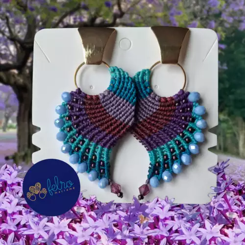 Aretes Alitas, pavo reales, alas de ángel en micro macramé, Alma Violeta