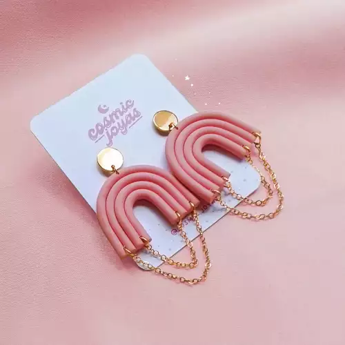 Aretes arcoíris rosa en arcilla polimérica hecho a mano