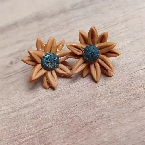 Aretes artesanales rosa y girasol hechos a mano