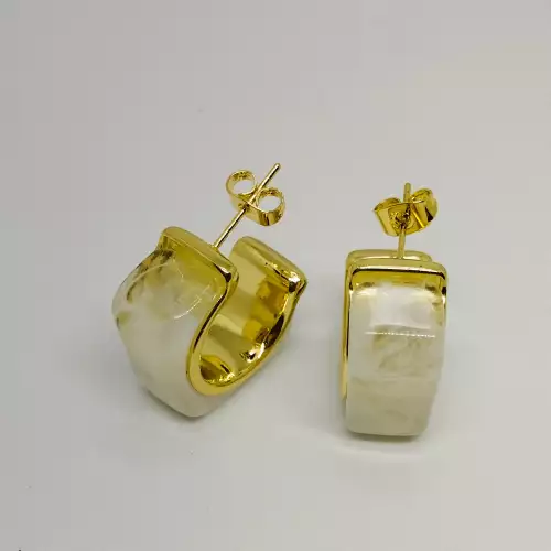 ARETES BLANCOS EN ACRILICO