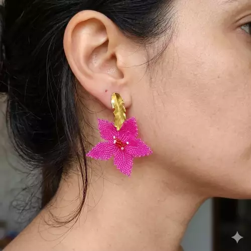Aretes bugambilias fucsia tejidos a mano con oro