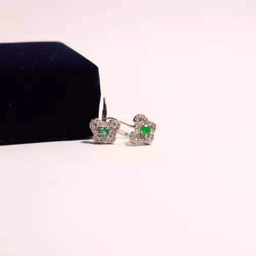 Aretes con esmeraldas redondas en plata ley 925