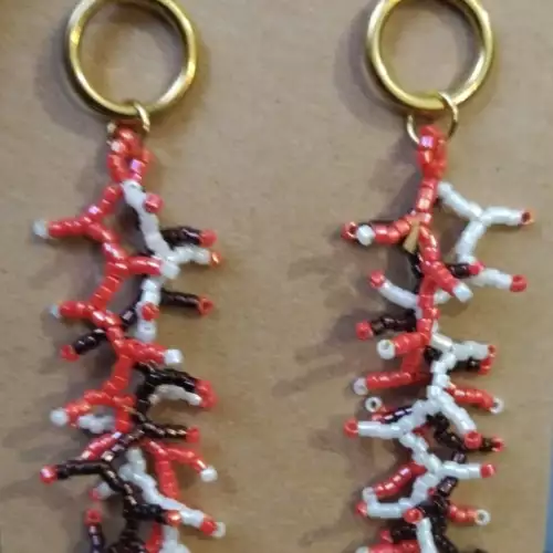 Aretes coral tejidos a mano en cristal Miyuki