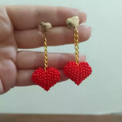 Aretes corazón 3D en mostacilla checa hecho a mano