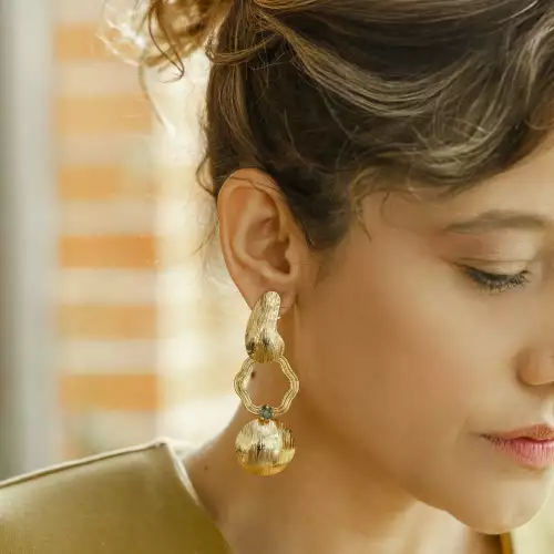 Aretes Emblema versátiles bronce bañado oro 24K