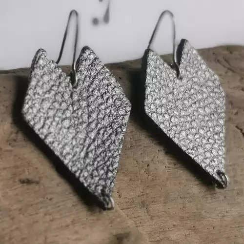 Aretes en cuero Carlota