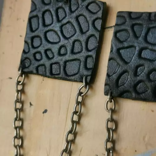 Aretes en cuero versátil figuras geométricas hecho a mano