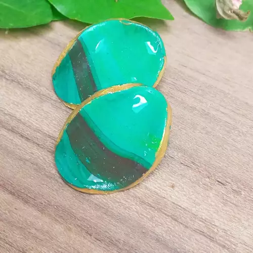 Aretes Esencia de Selva con tonos verdes y dorado