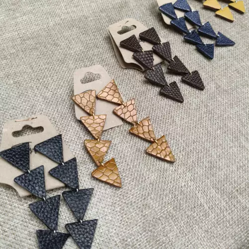 Aretes fleki en cuero vacuno hechos a mano