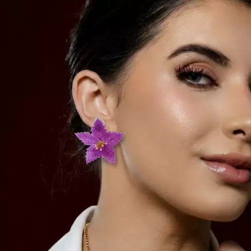 Aretes flor bugambilia tejidos a mano con miyuki dorado