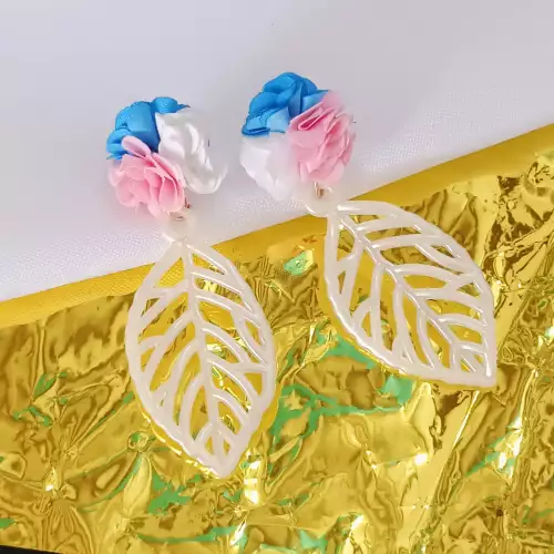 Aretes flores de tela coloridos y livianos con acrílico